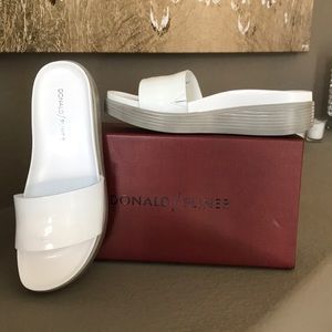 NIB white patent leather sandal 👡 Donald Pliner